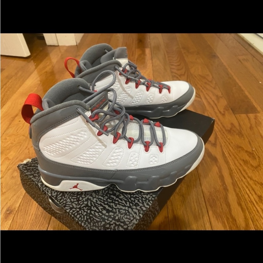 Air Jordan Retro 9 White and Gray